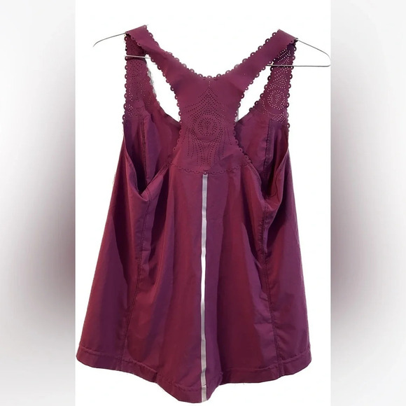 Lululemon Run A Marathon Singlet in Magenta Lulu Symbol Cutout Size 2 Flowy NEW - Picture 2 of 5